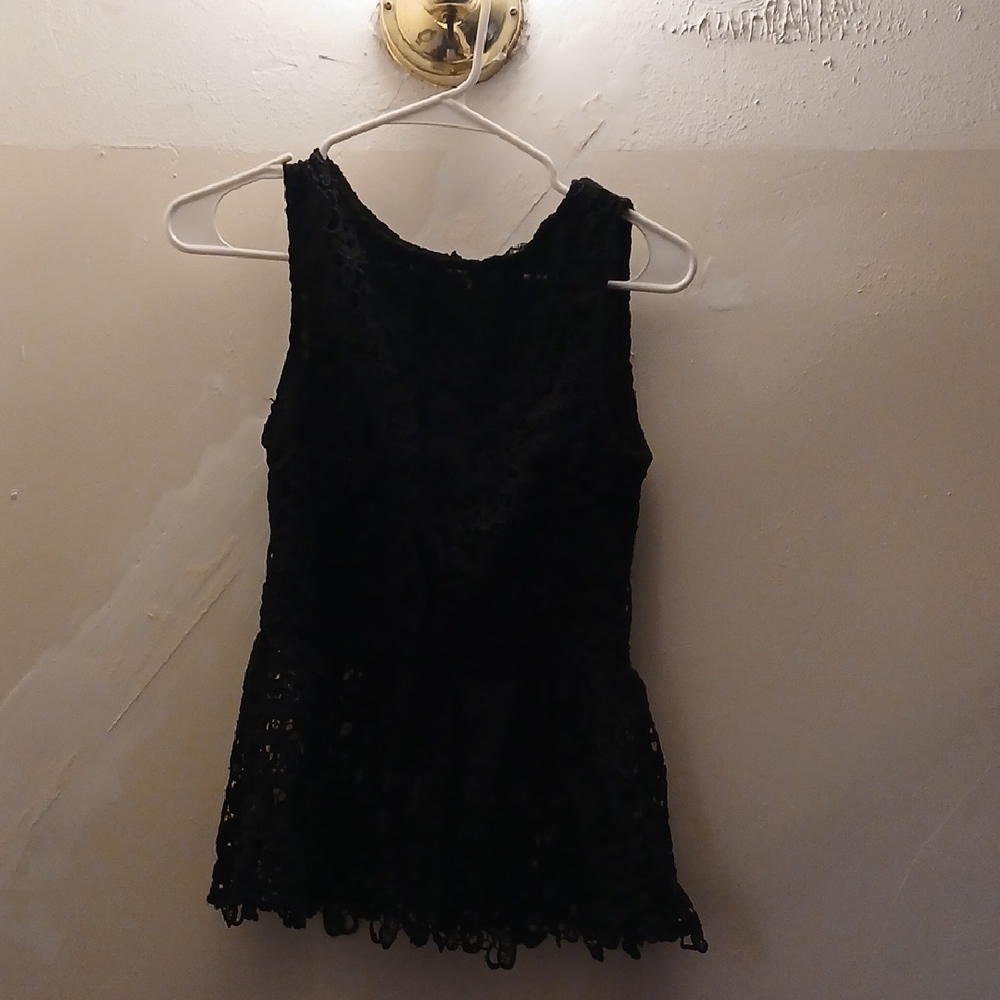 Chic Black Sleeveless Lace Tank Top
